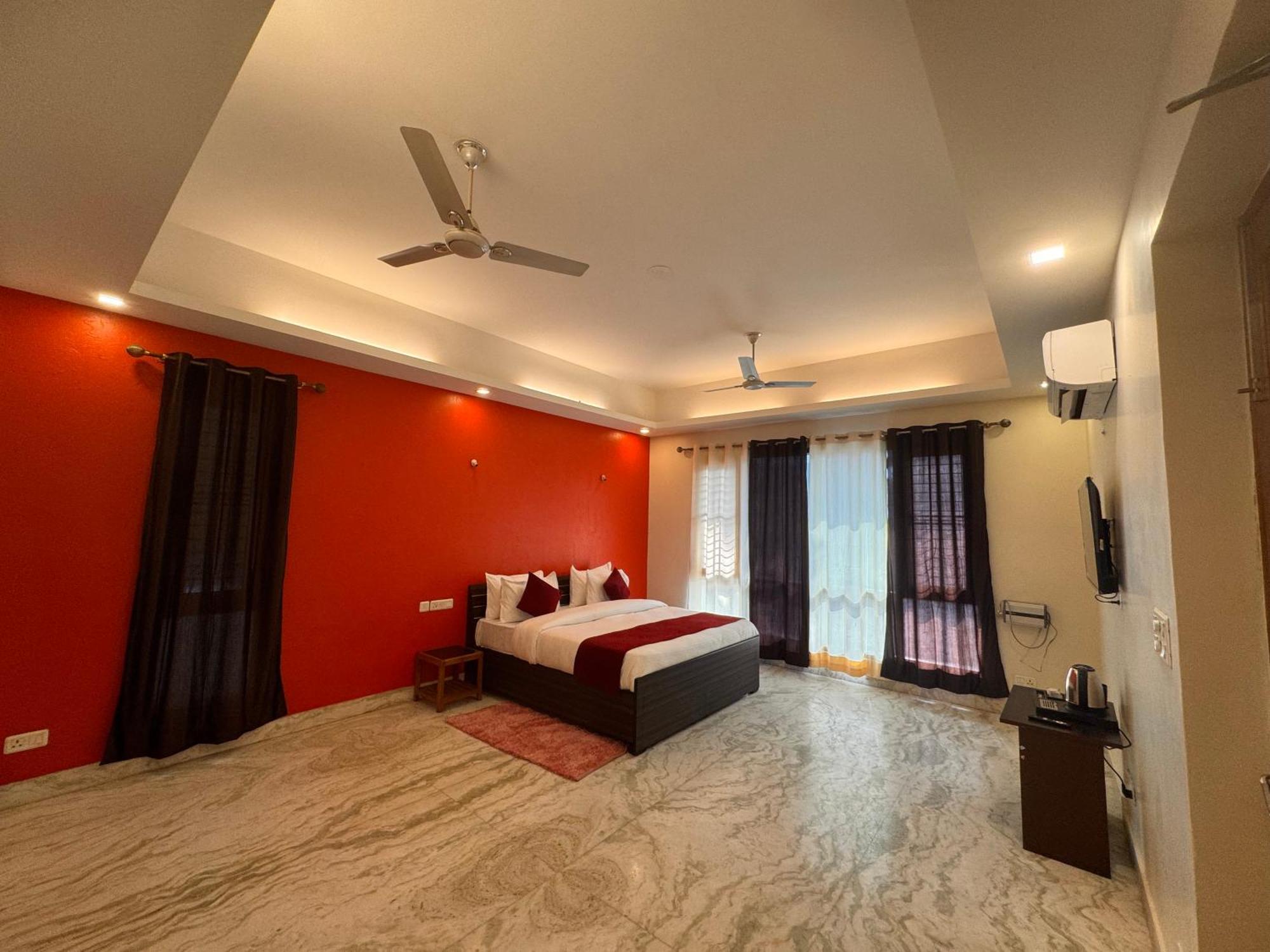 Hl Grand Hotel Lucknow Exteriör bild