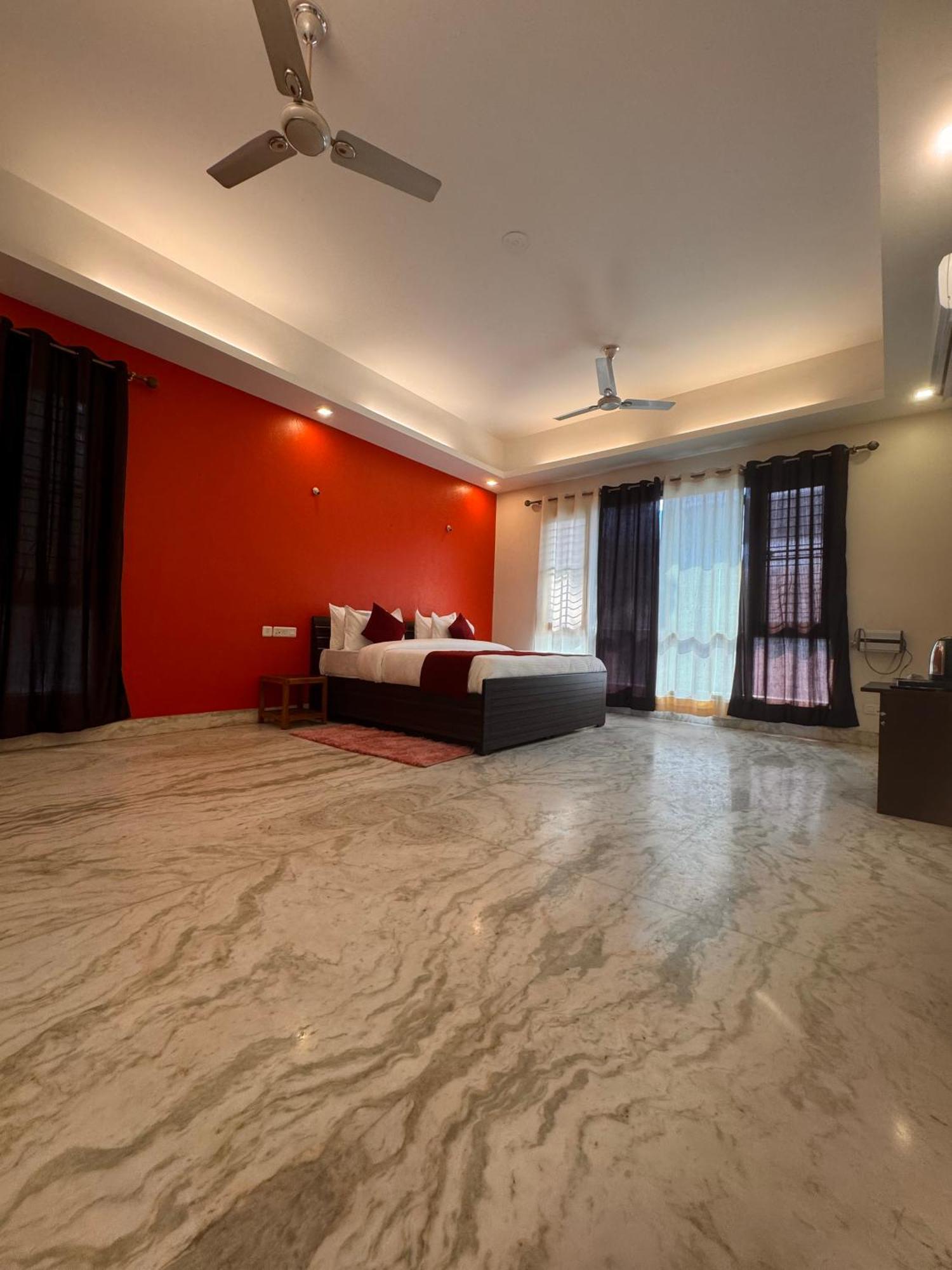 Hl Grand Hotel Lucknow Exteriör bild